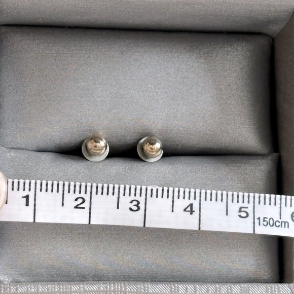 Macy’s Elegant Gold Stud Earrings - Picture 5 of 6